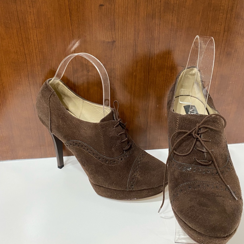 Brown suede laced up Oxford booties. NWOT , Vilma designer and brand from Peru.